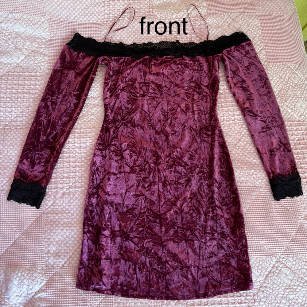 Kimchi Blue Women’s Lace Velvet Mini Dress
